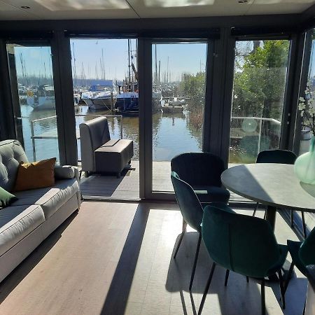 ホテル Waterfront Houseboat Near The Centre モニキンダム エクステリア 写真